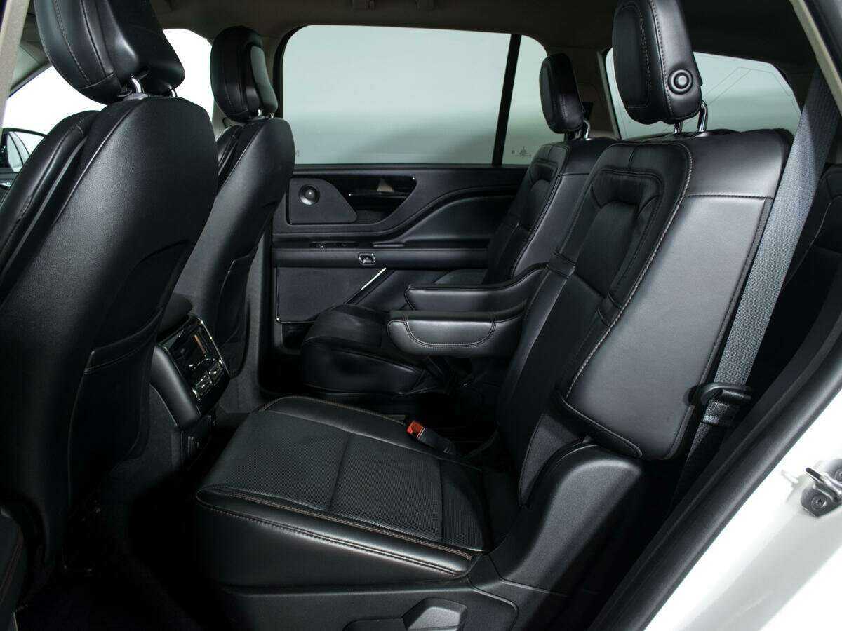 Lincoln Aviator с пробегом — 2020 год. Фото: #7