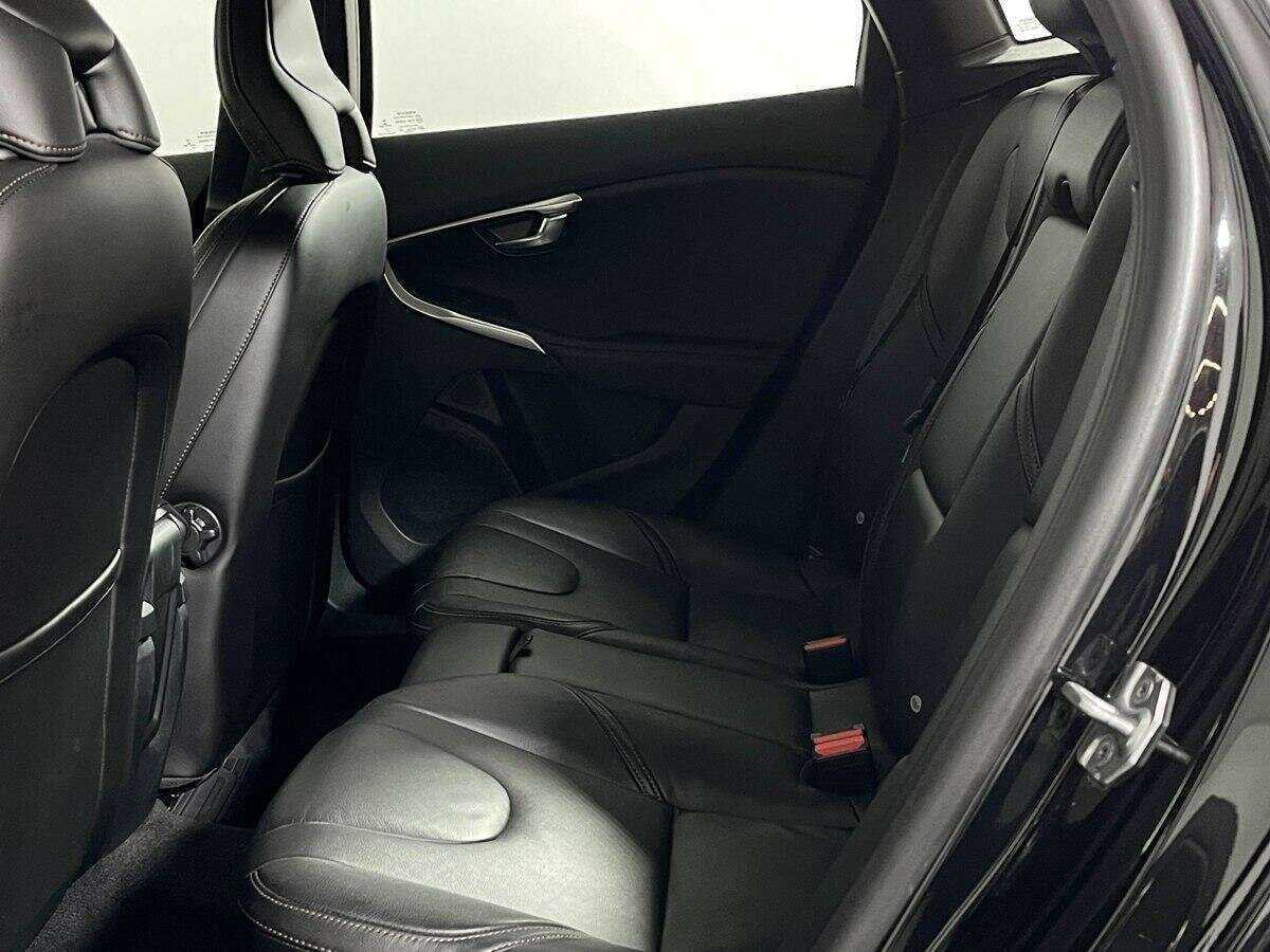 Volvo V40 Cross Country с пробегом — 2017 год. Фото: #8