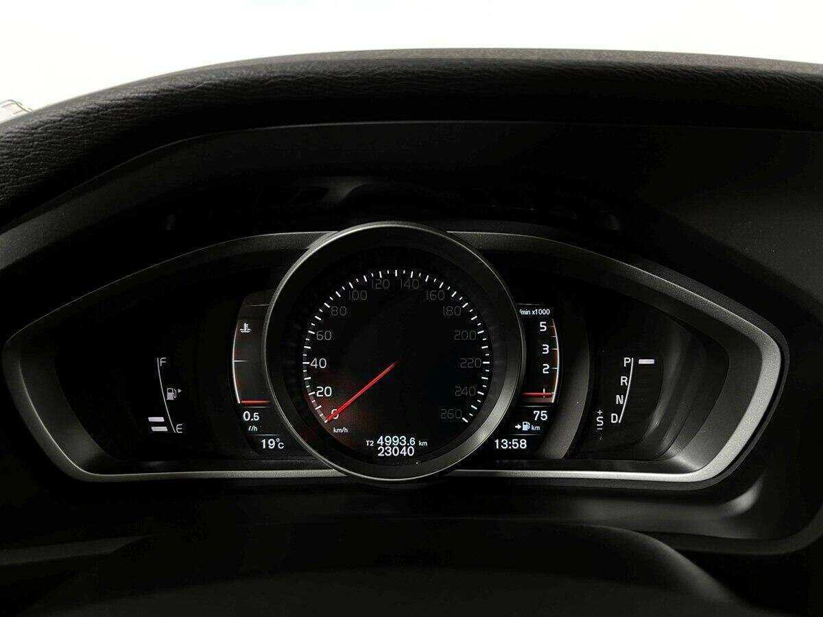 Volvo V40 Cross Country с пробегом — 2017 год. Фото: #9