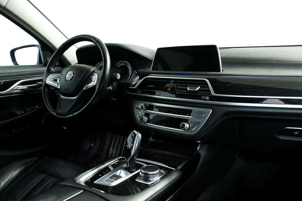 BMW 7 серии с пробегом — 2017 год. Фото: #8