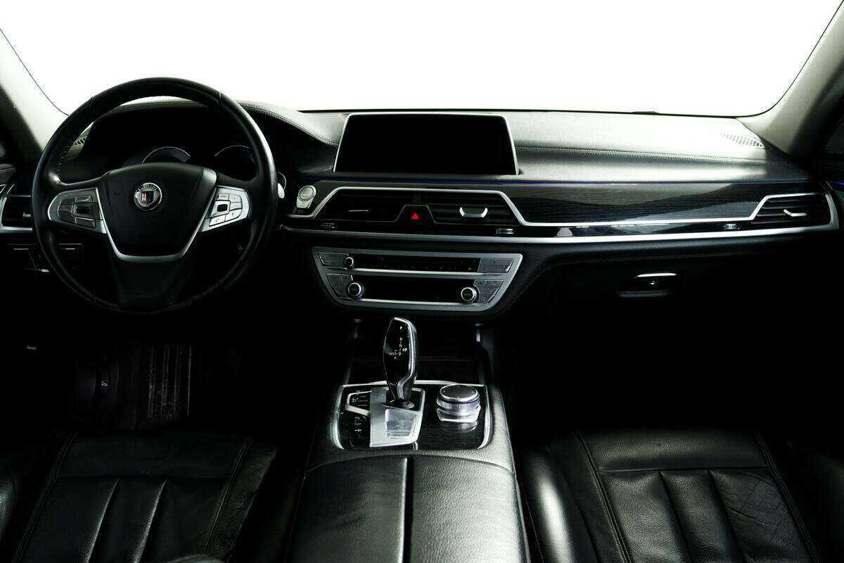 BMW 7 серии с пробегом — 2017 год. Фото: #10