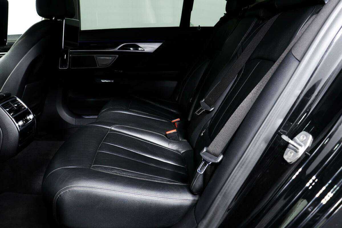 BMW 7 серии с пробегом — 2017 год. Фото: #11