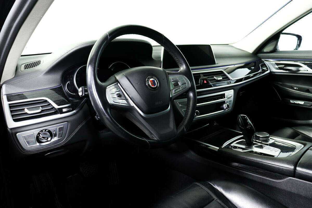 BMW 7 серии с пробегом — 2017 год. Фото: #12