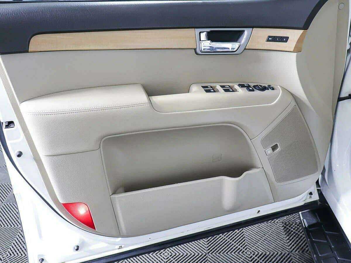 Kia Mohave с пробегом — 2011 год. Фото: #16