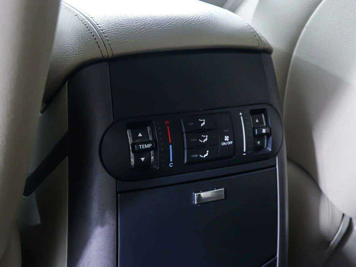 Kia Mohave с пробегом — 2011 год. Фото: #17