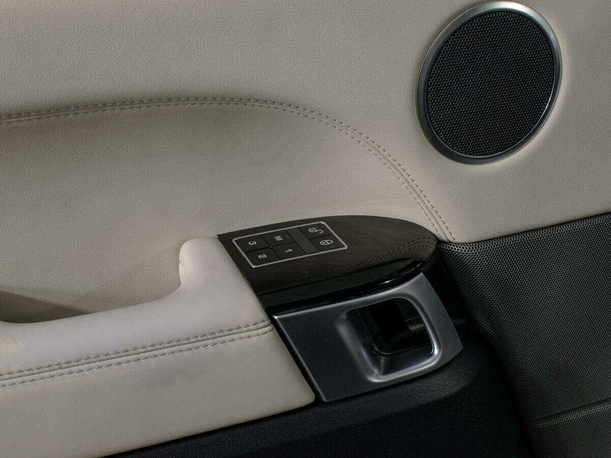 Land Rover Range Rover Sport с пробегом — 2014 год. Фото: #17