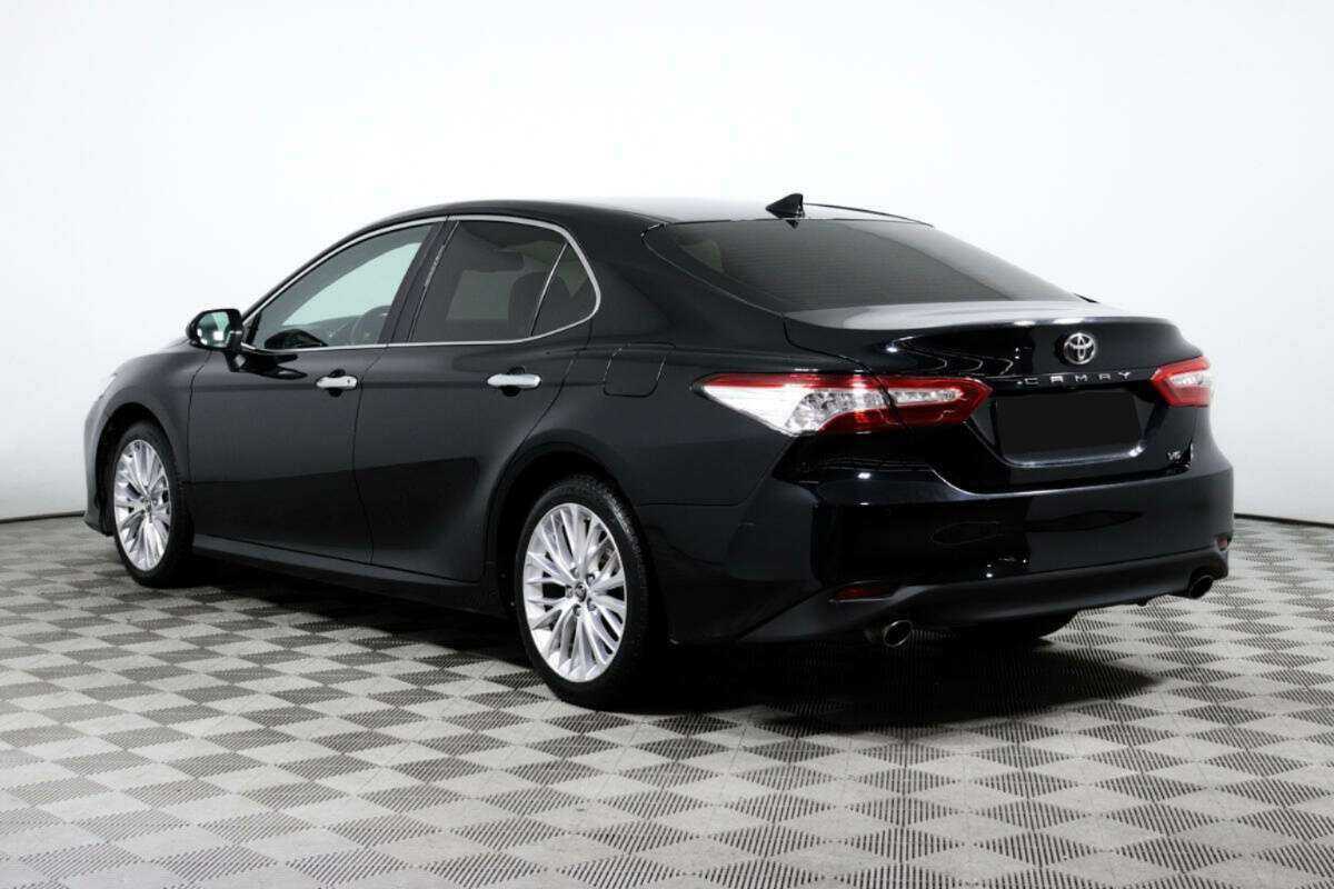 Toyota Camry с пробегом — 2018 год. Фото: #6