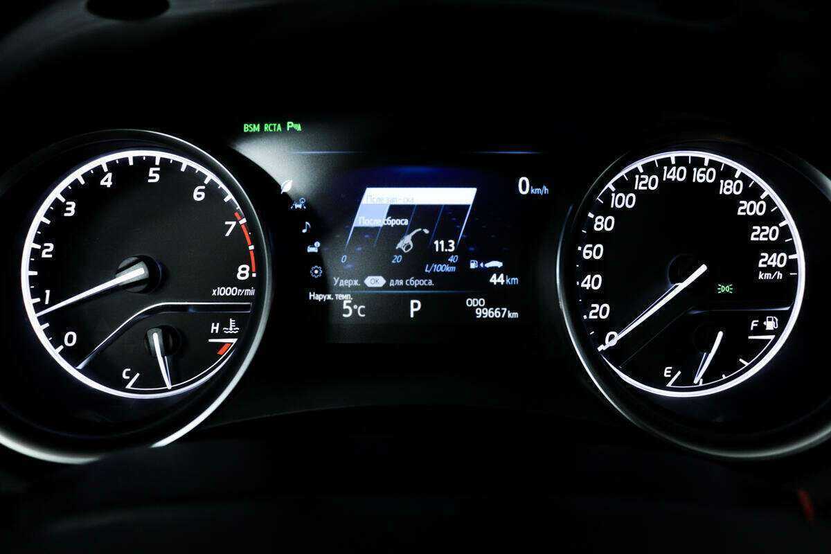 Toyota Camry с пробегом — 2018 год. Фото: #9