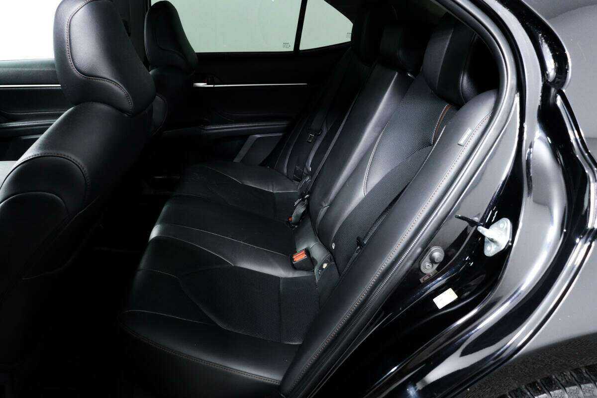 Toyota Camry с пробегом — 2018 год. Фото: #11