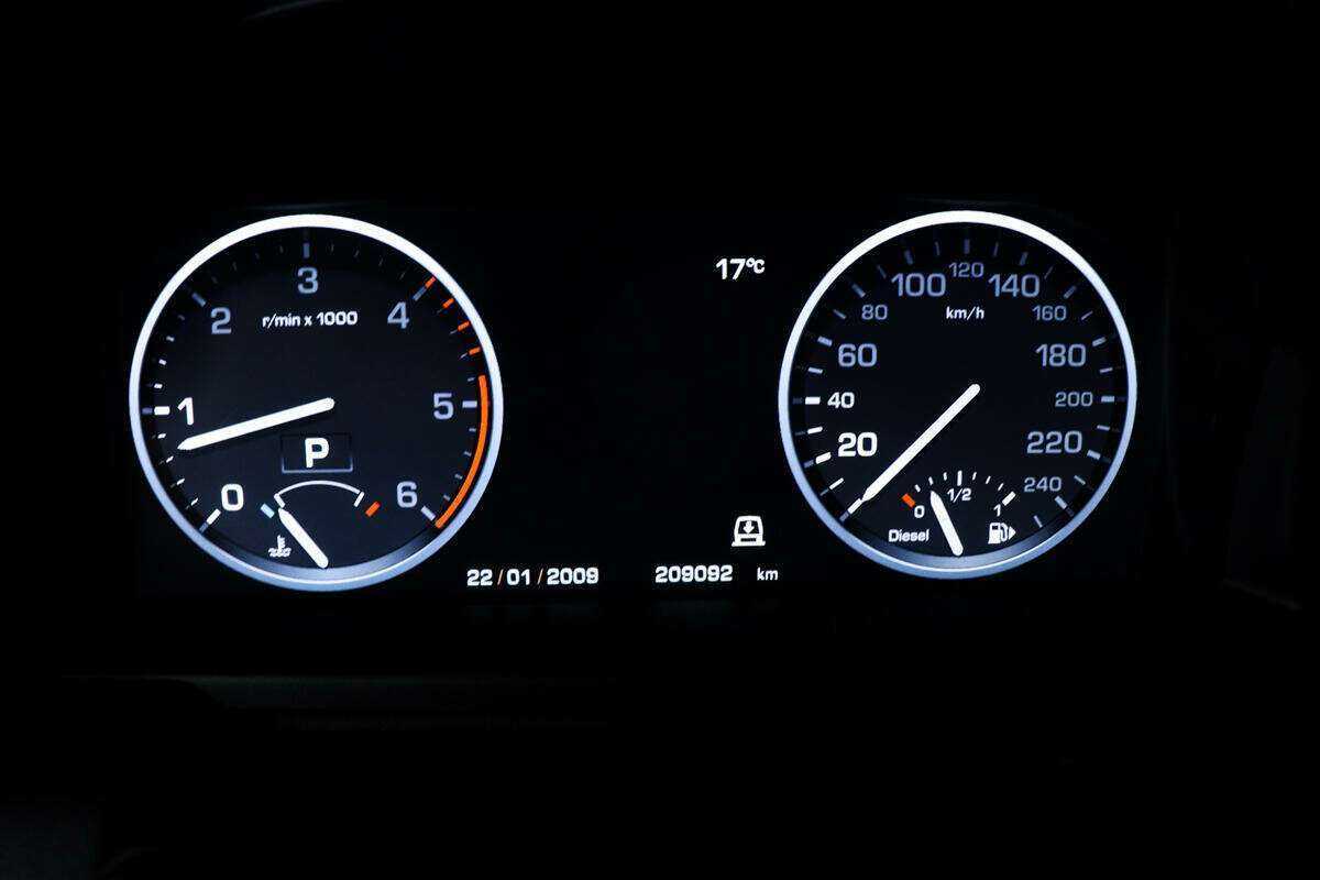 Land Rover Range Rover с пробегом — 2011 год. Фото: #8