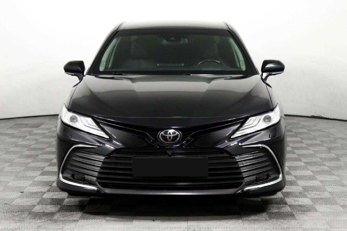 Toyota Camry с пробегом — 2021 год. Фото: #1