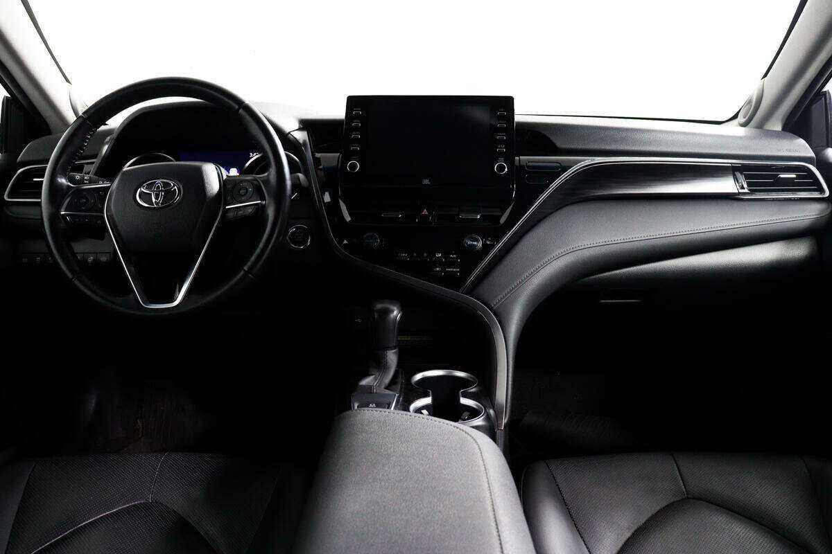 Toyota Camry с пробегом — 2021 год. Фото: #10