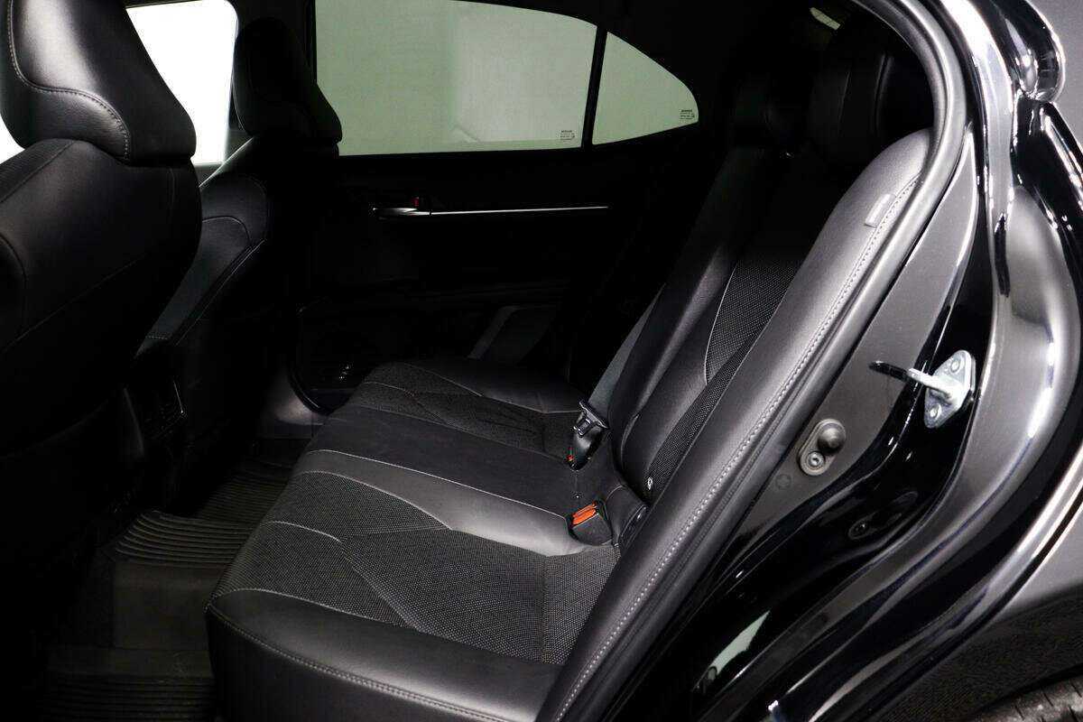 Toyota Camry с пробегом — 2021 год. Фото: #11