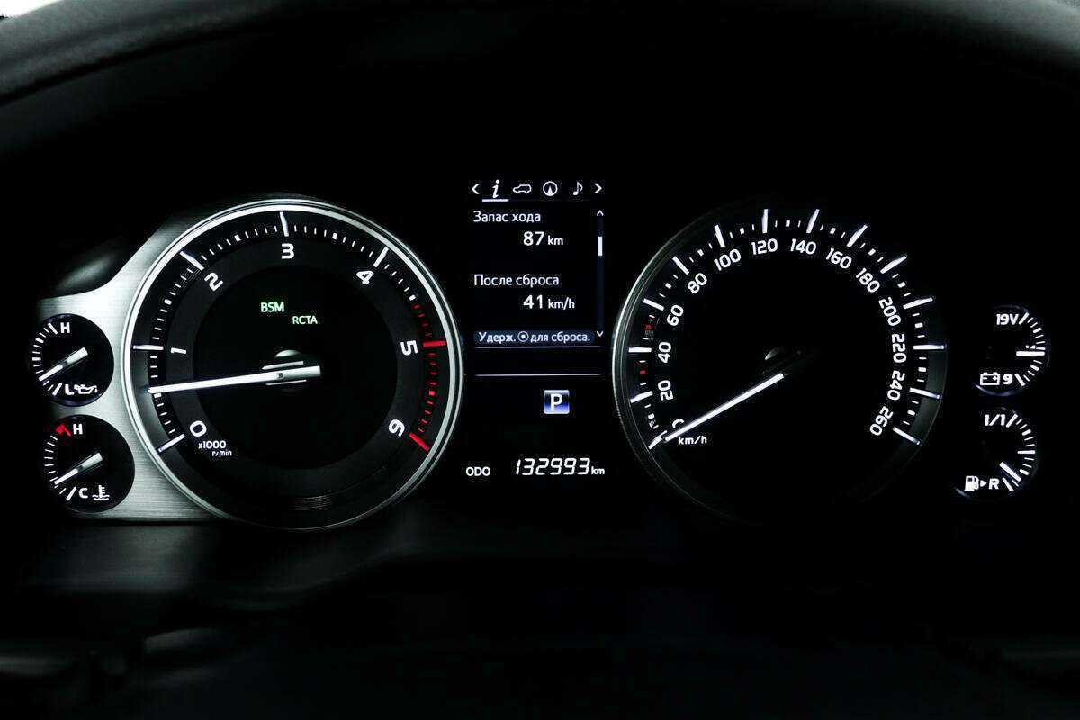 Toyota Land Cruiser с пробегом — 2016 год. Фото: #9