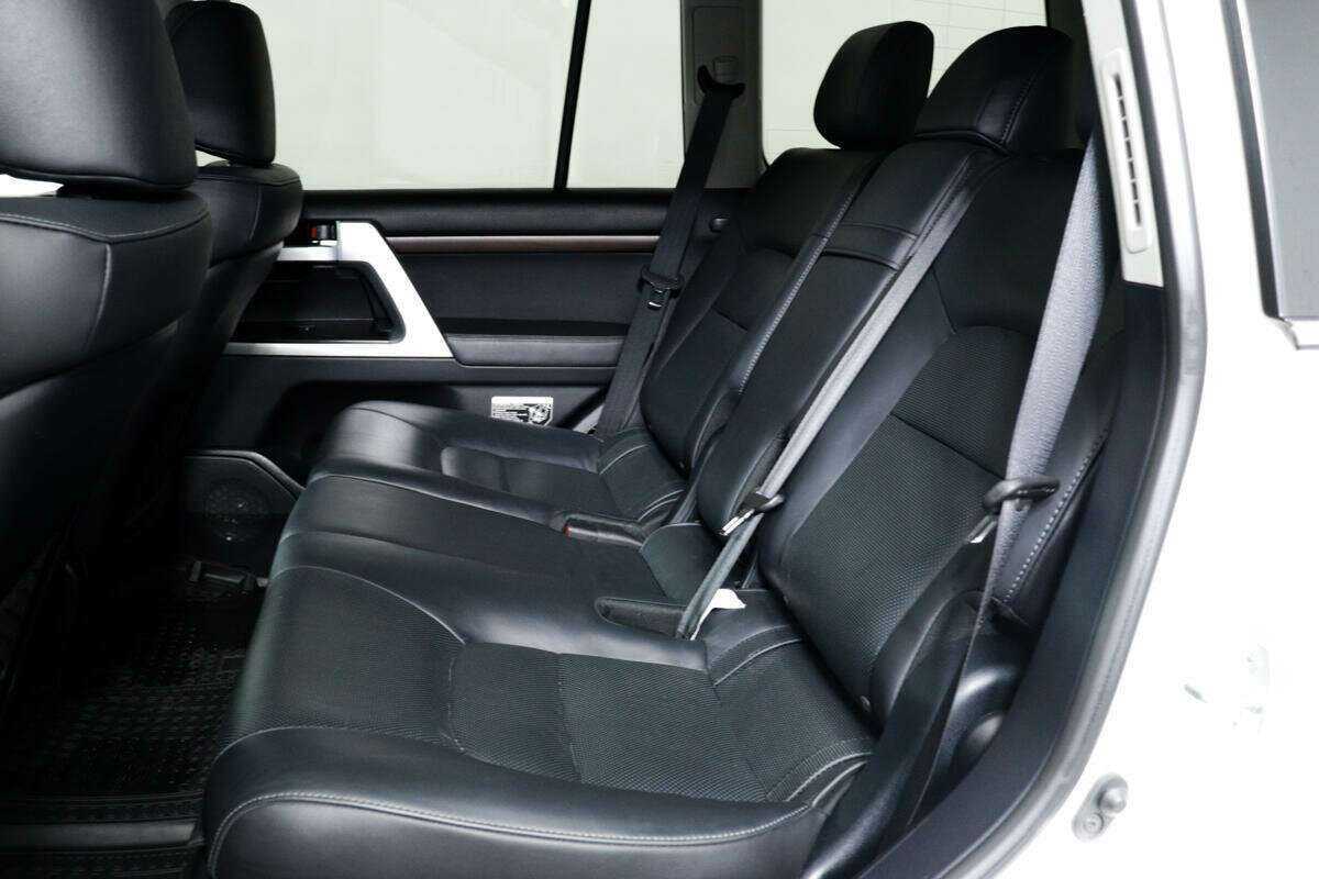 Toyota Land Cruiser с пробегом — 2016 год. Фото: #11