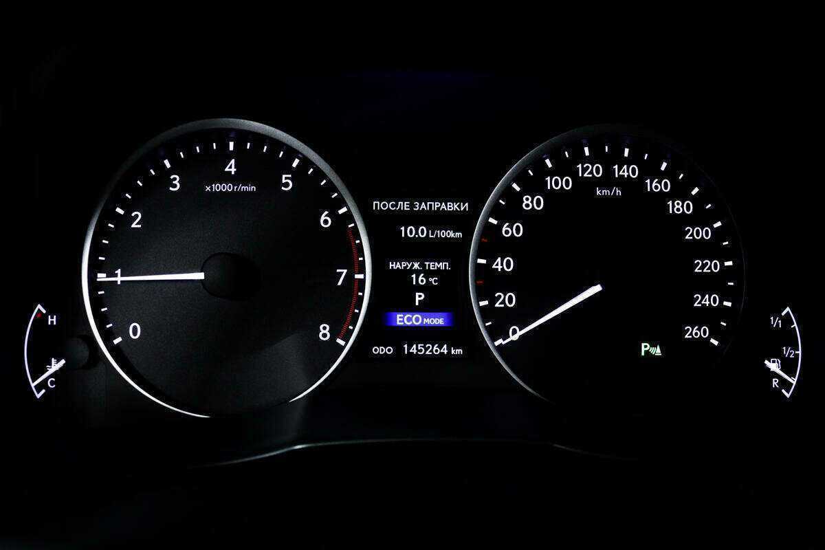 Lexus ES с пробегом — 2013 год. Фото: #9