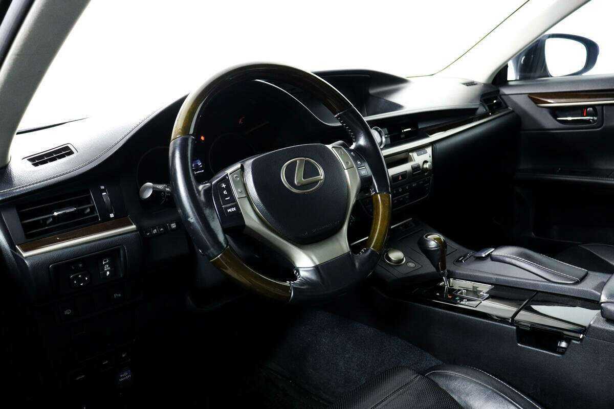 Lexus ES с пробегом — 2013 год. Фото: #12