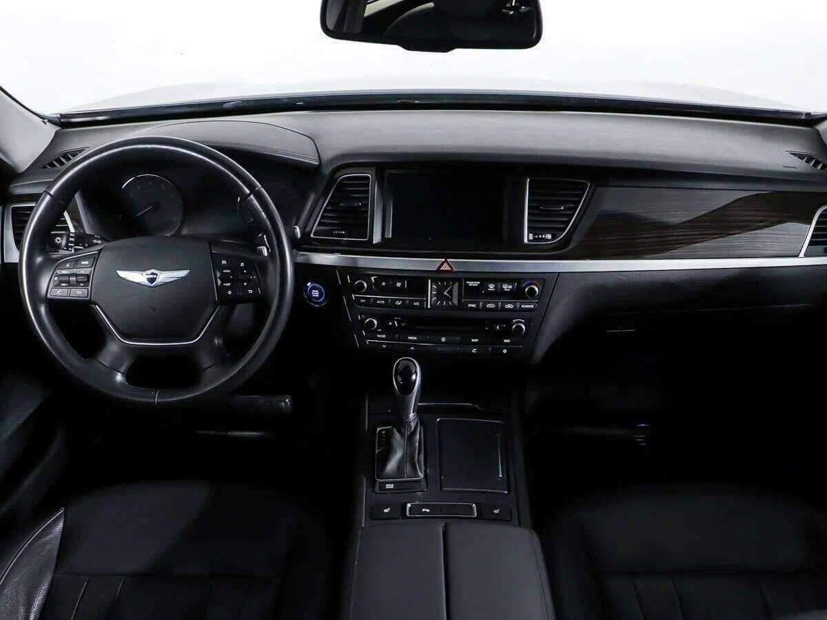 Hyundai Genesis с пробегом — 2014 год. Фото: #10