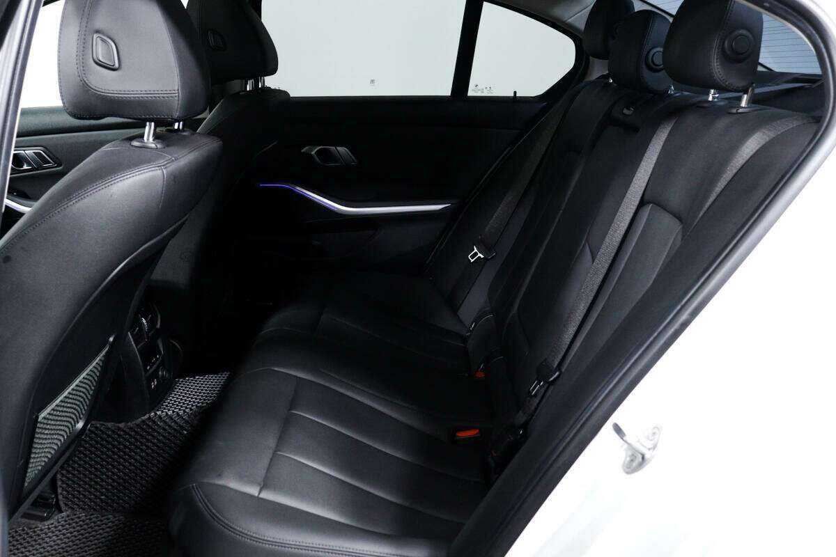 BMW 3 серии с пробегом — 2019 год. Фото: #9