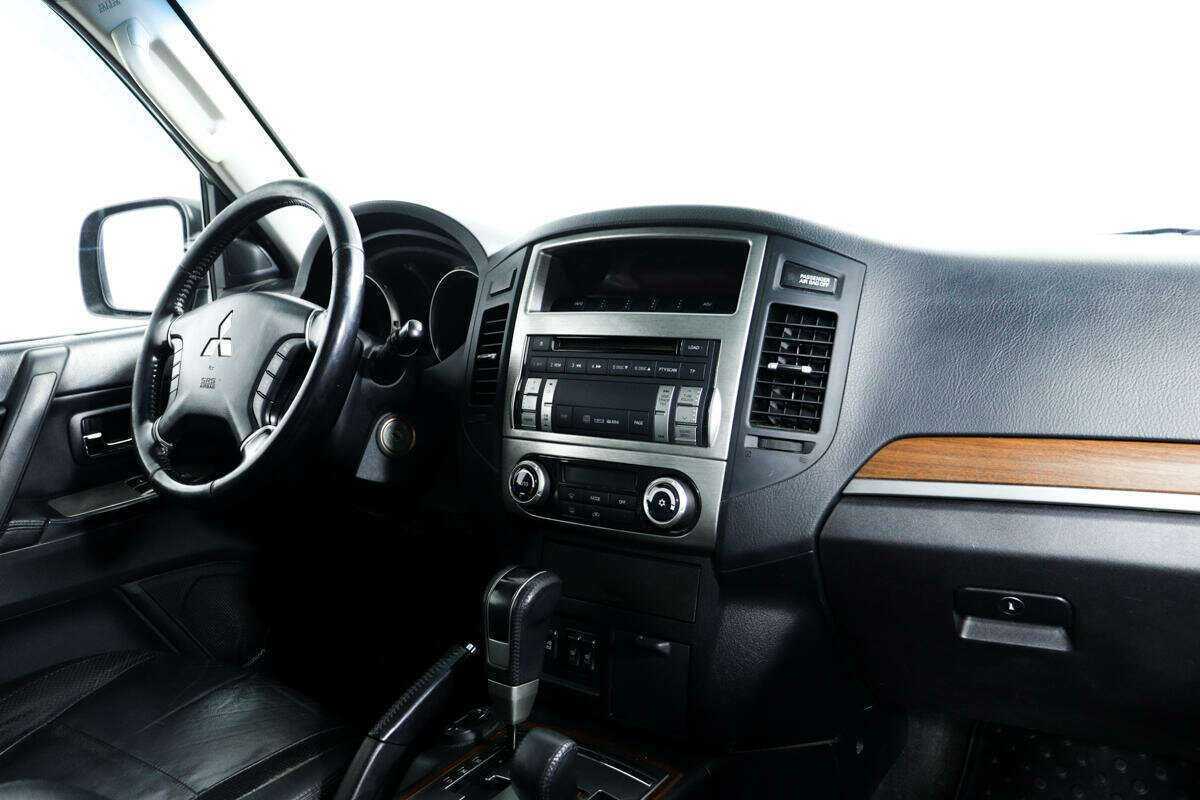 Mitsubishi Pajero с пробегом — 2008 год. Фото: #8