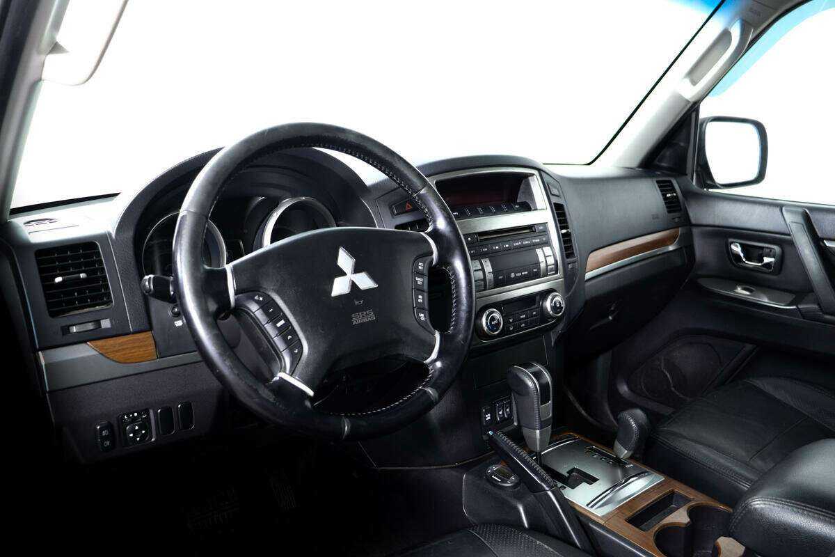 Mitsubishi Pajero с пробегом — 2008 год. Фото: #12