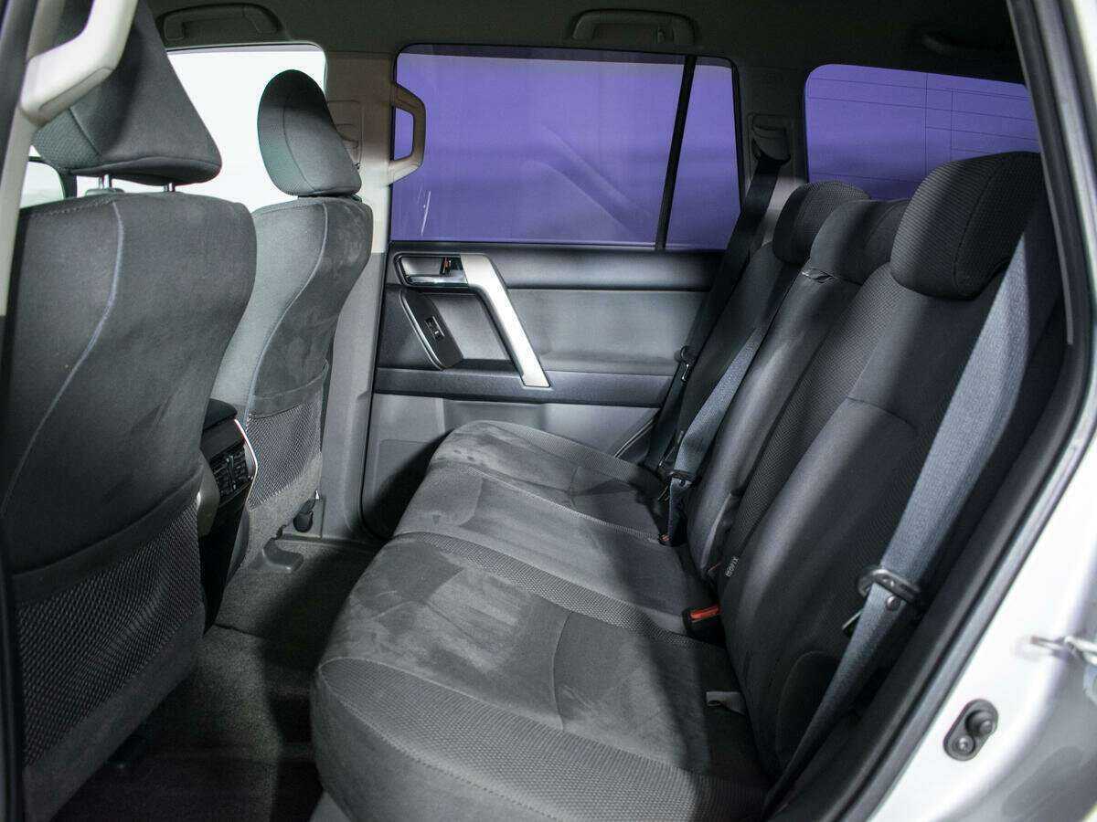Toyota Land Cruiser Prado с пробегом — 2011 год. Фото: #9