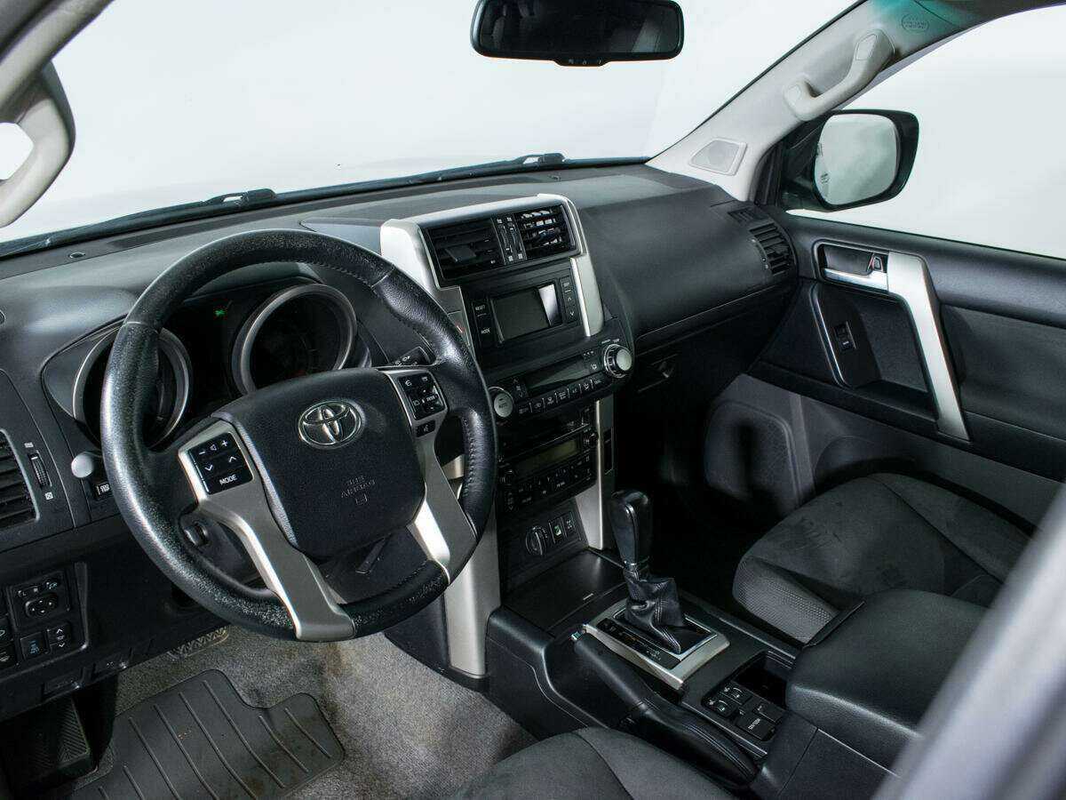 Toyota Land Cruiser Prado с пробегом — 2011 год. Фото: #12