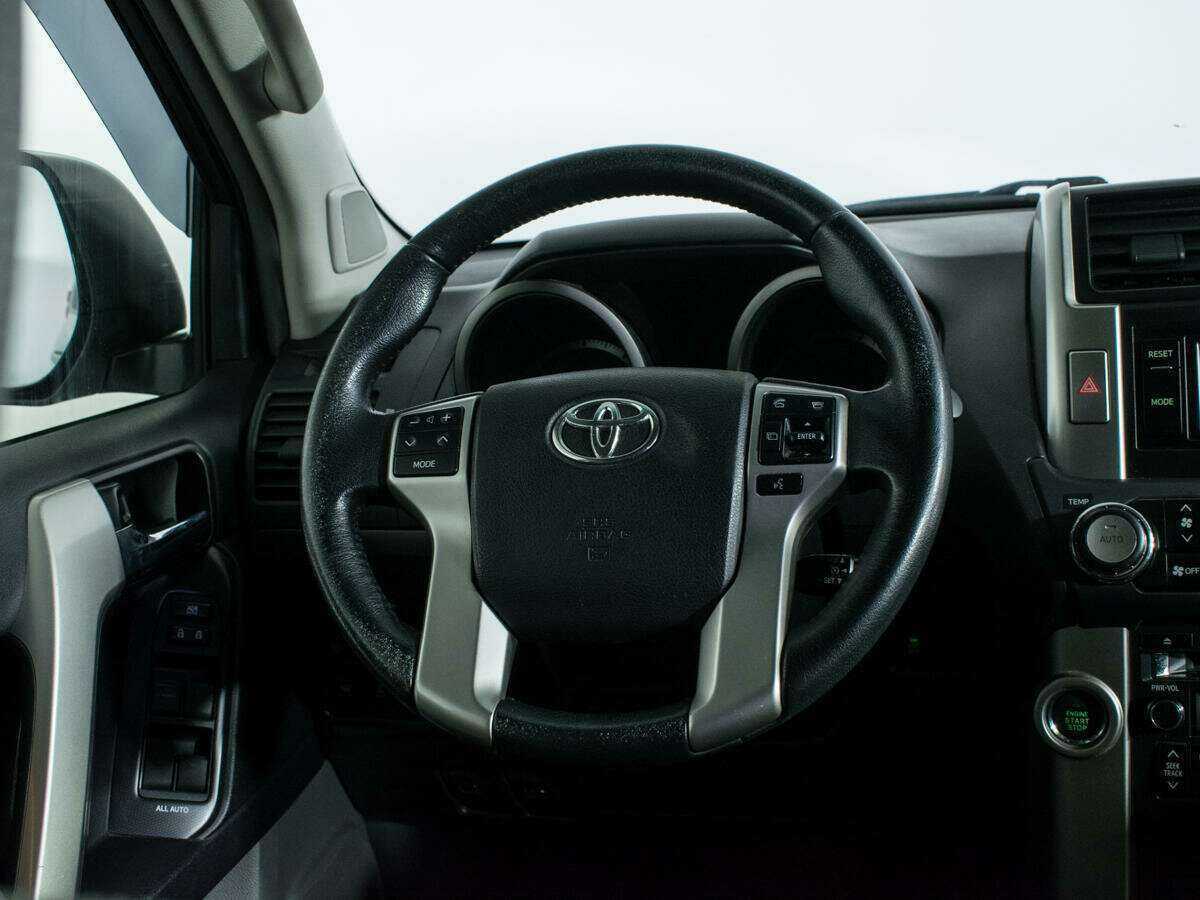 Toyota Land Cruiser Prado с пробегом — 2011 год. Фото: #13