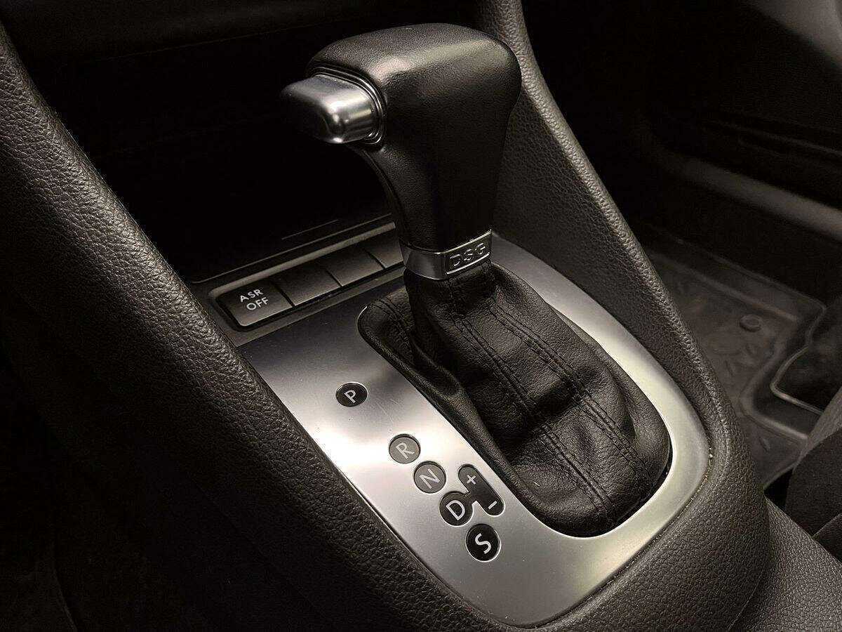 Volkswagen Golf с пробегом — 2010 год. Фото: #14