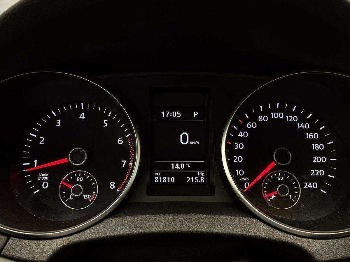 Volkswagen Golf с пробегом — 2010 год. Фото: #16