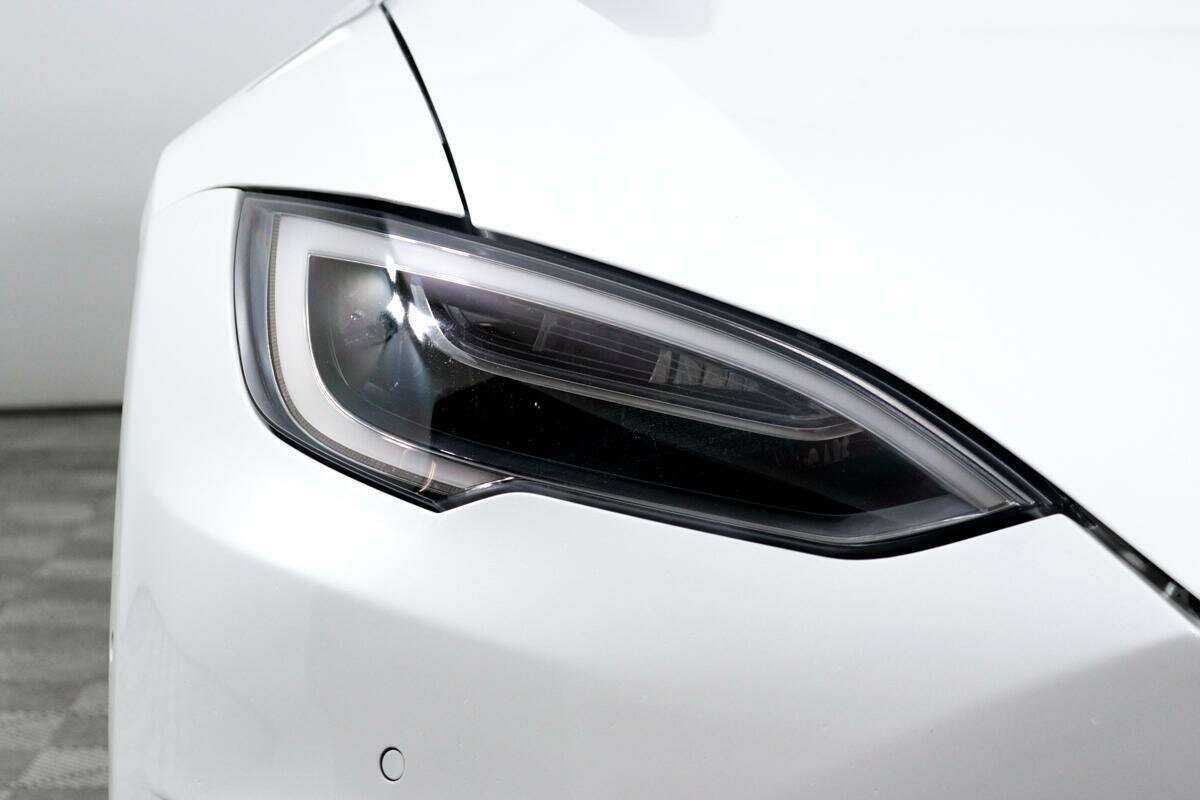 Tesla Model S с пробегом — 2018 год. Фото: #14