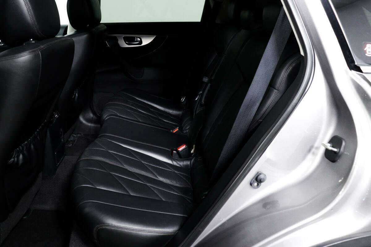 Infiniti FX с пробегом — 2010 год. Фото: #11