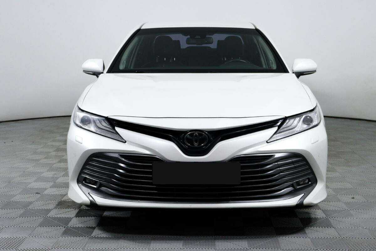 Toyota Camry с пробегом — 2019 год. Фото: #1
