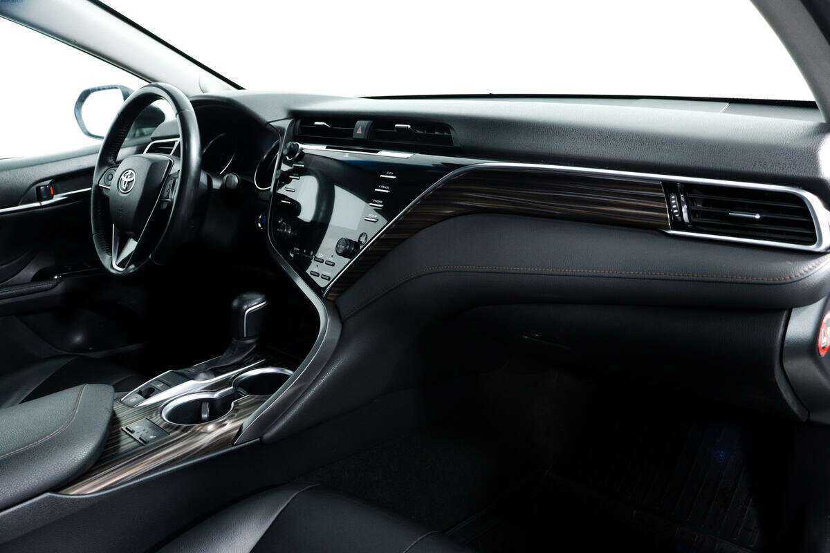 Toyota Camry с пробегом — 2019 год. Фото: #8