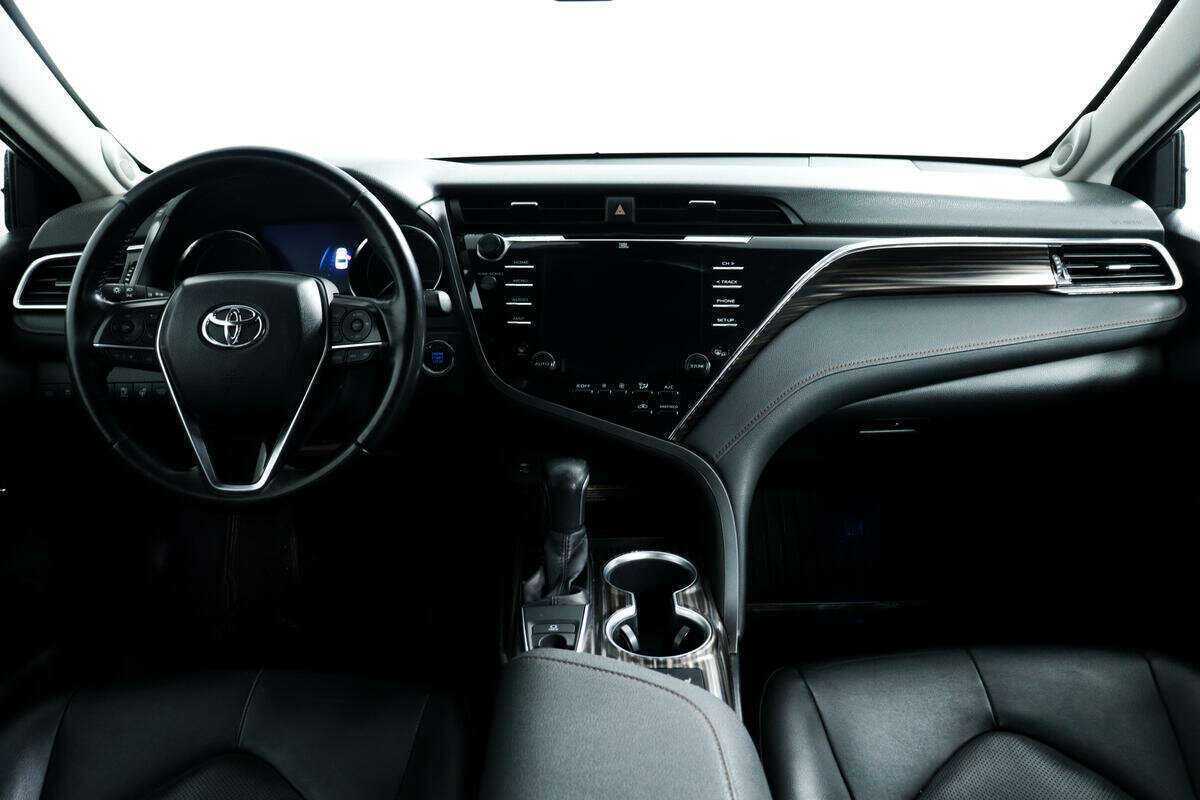 Toyota Camry с пробегом — 2019 год. Фото: #10