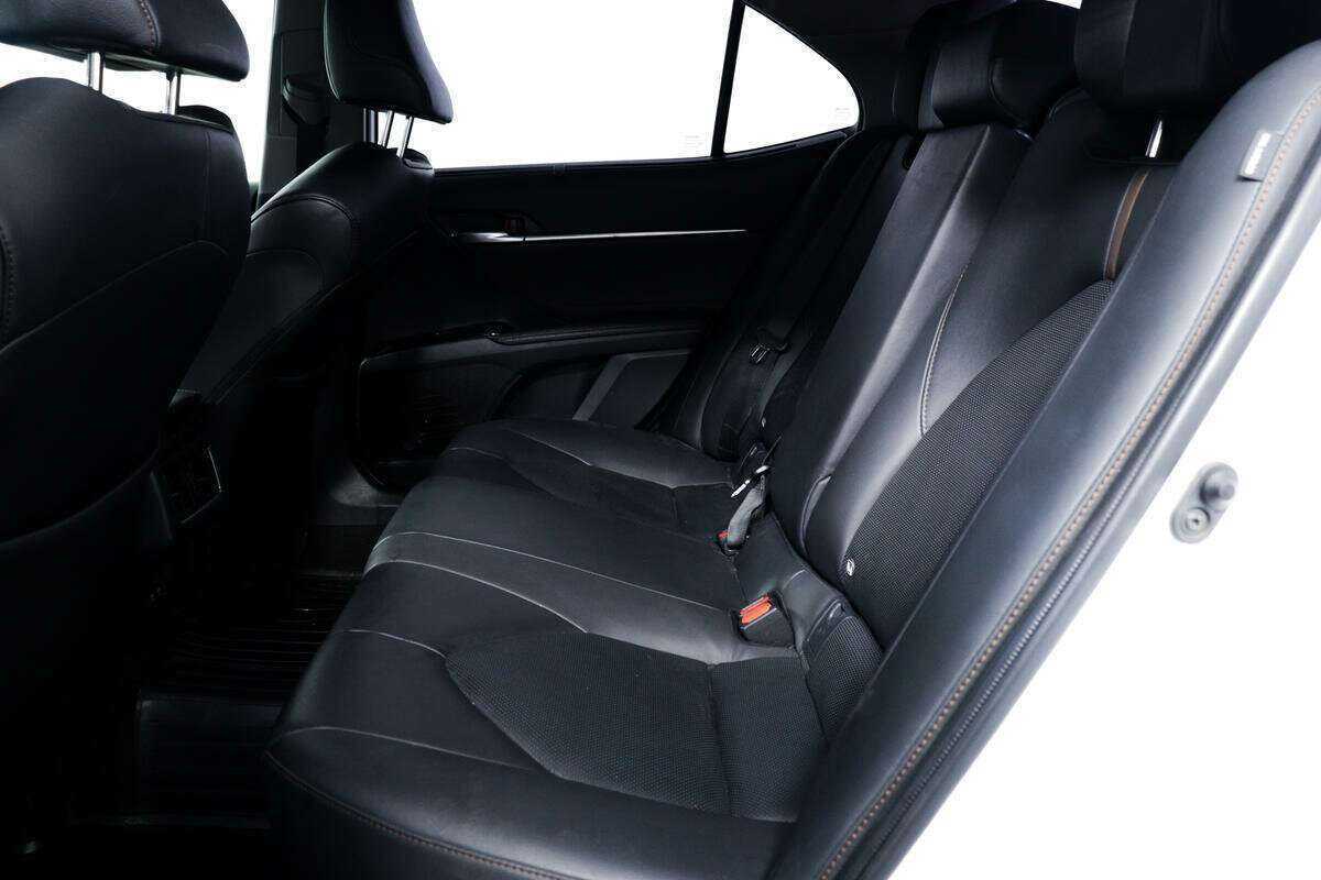 Toyota Camry с пробегом — 2019 год. Фото: #11