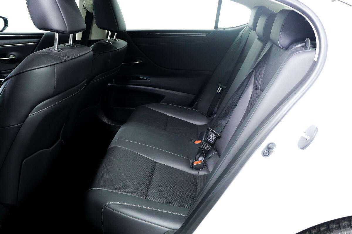 Lexus ES с пробегом — 2021 год. Фото: #11