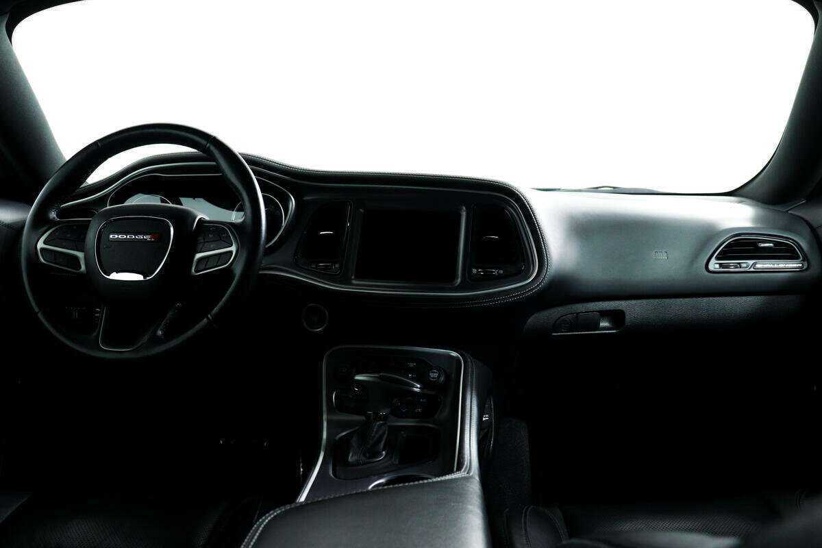 Dodge Challenger с пробегом — 2020 год. Фото: #9