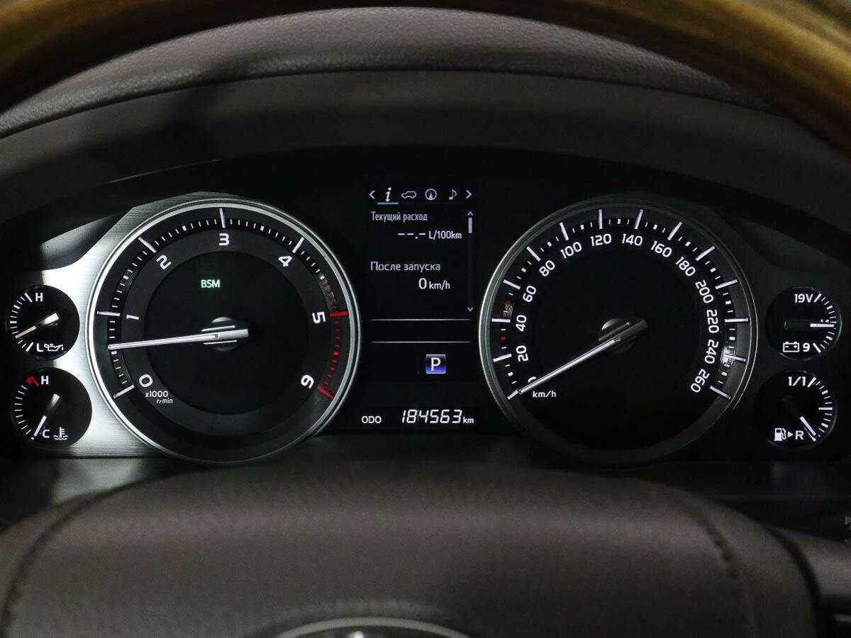 Toyota Land Cruiser с пробегом — 2015 год. Фото: #6