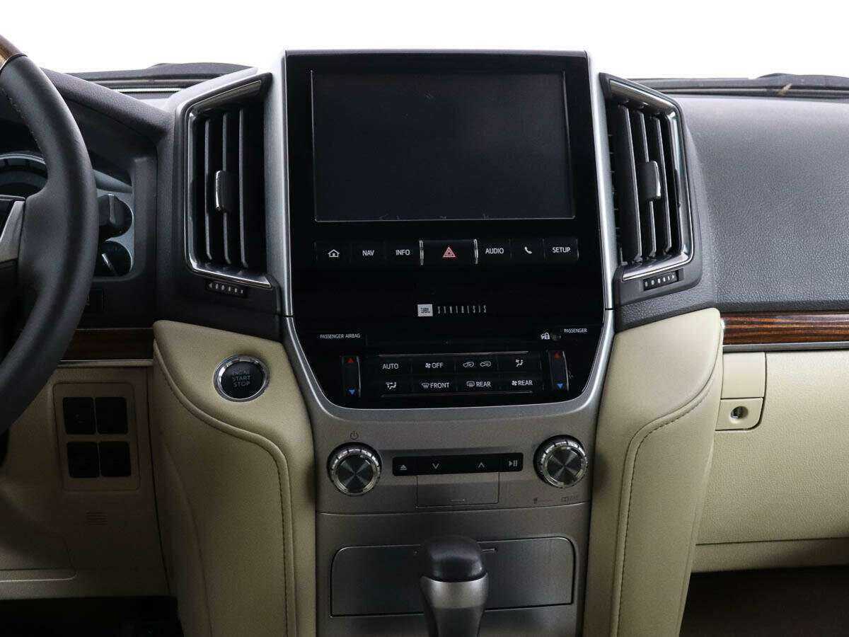 Toyota Land Cruiser с пробегом — 2015 год. Фото: #8