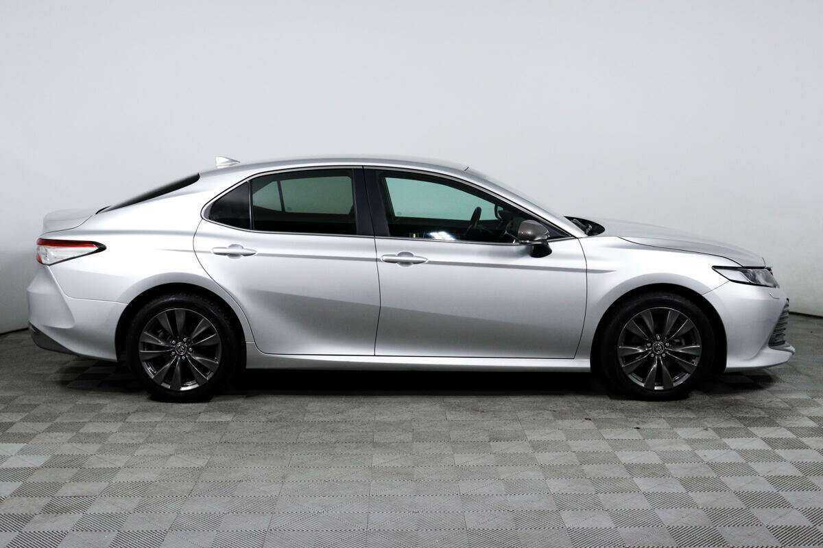 Toyota Camry с пробегом — 2018 год. Фото: #3