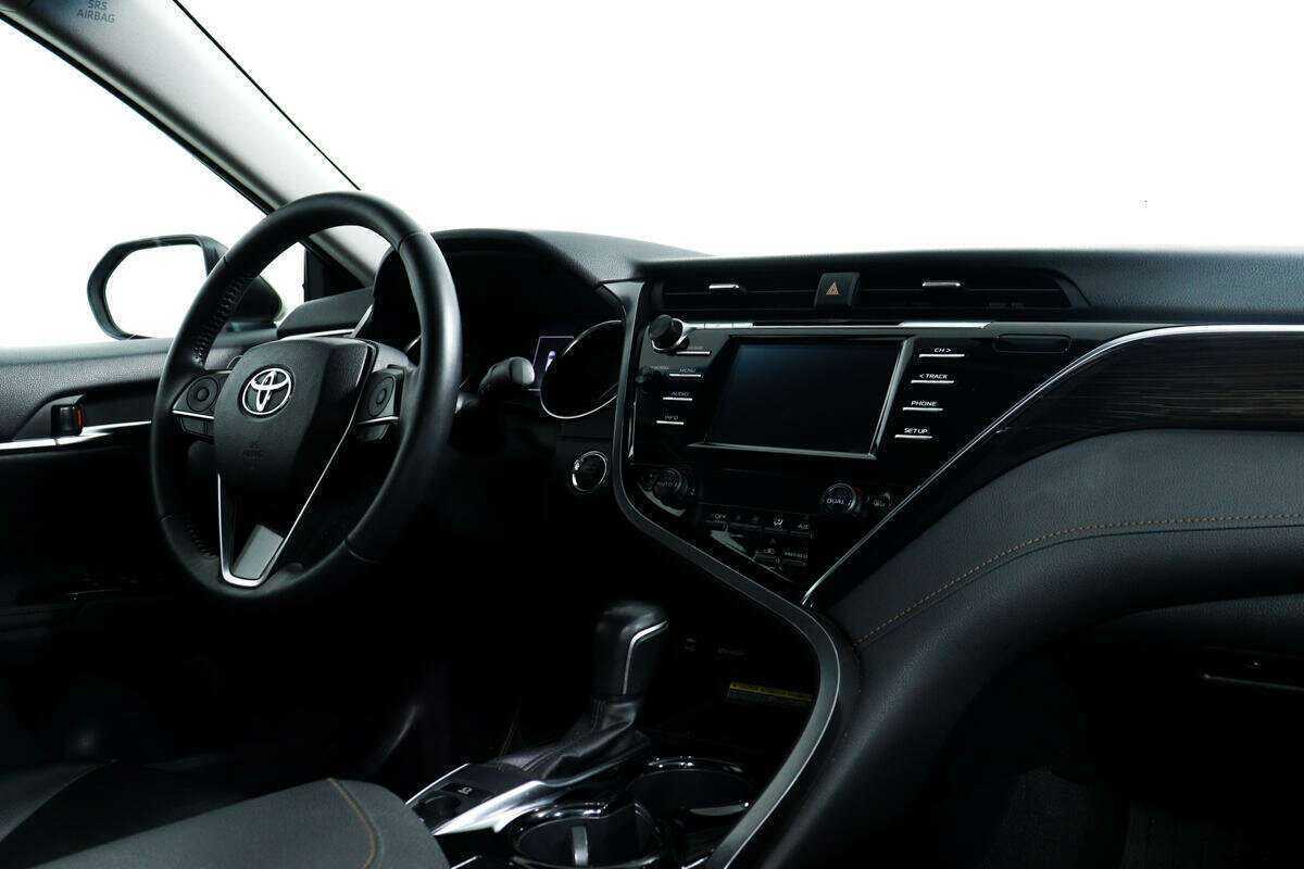 Toyota Camry с пробегом — 2018 год. Фото: #8
