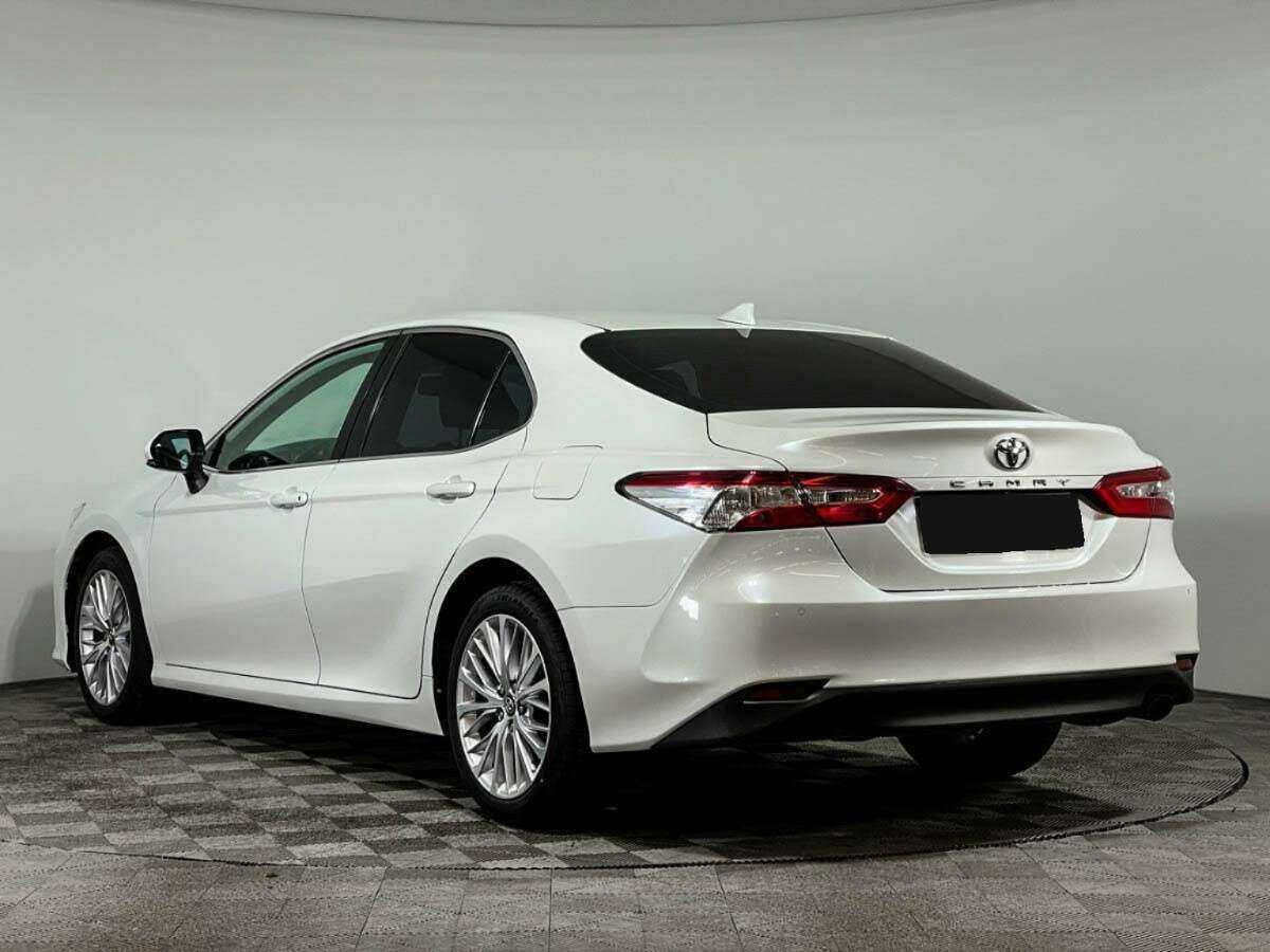 Toyota Camry с пробегом — 2018 год. Фото: #6