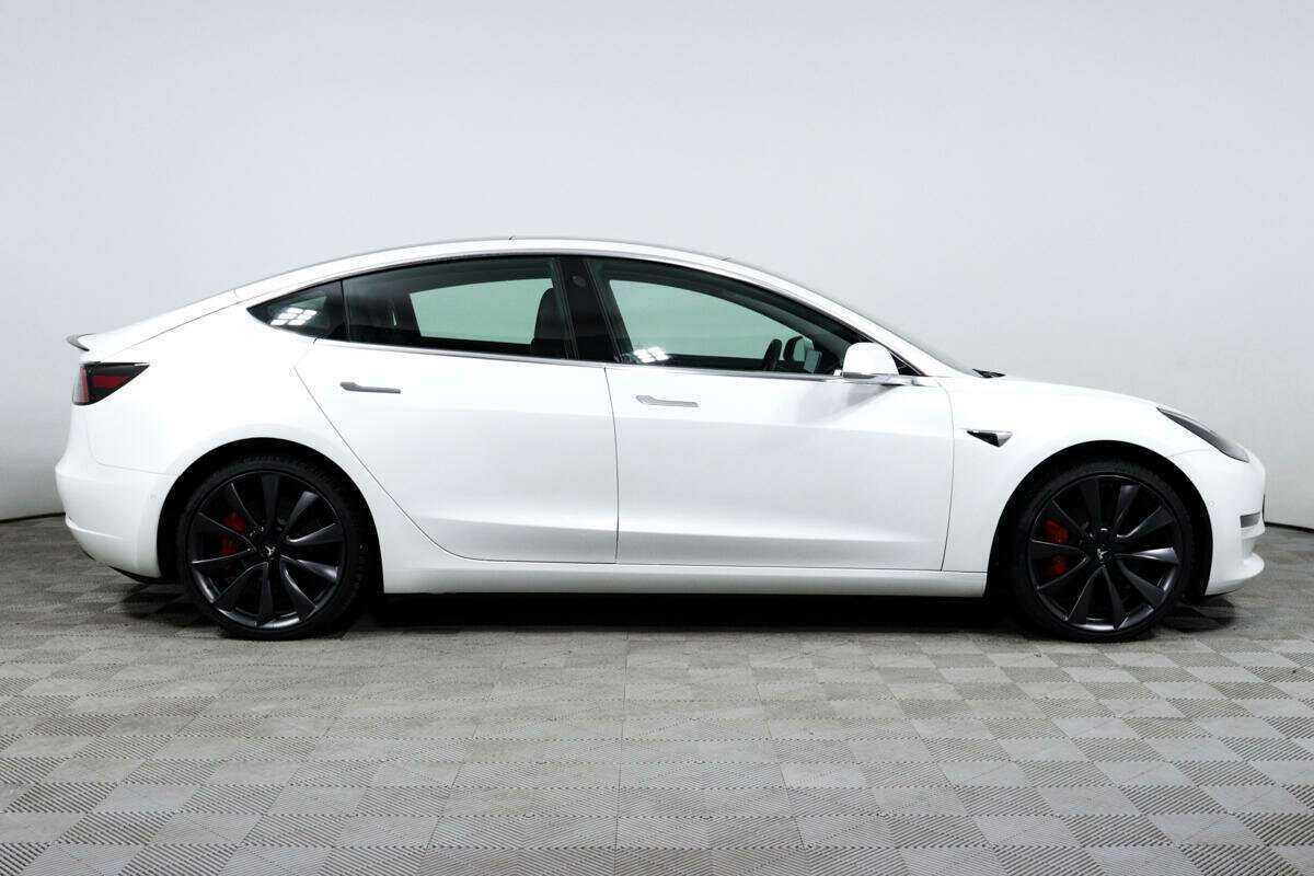 Tesla Model 3 с пробегом — 2019 год. Фото: #3