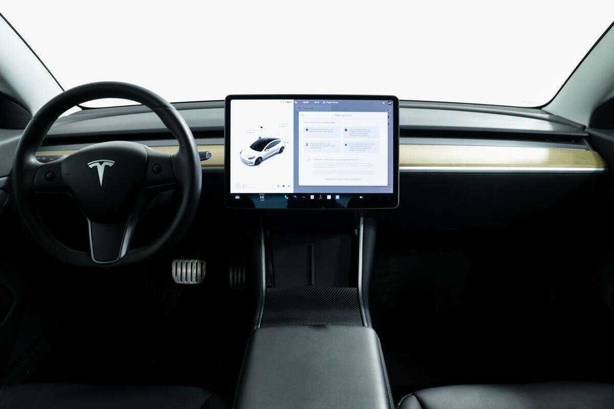 Tesla Model 3 с пробегом — 2019 год. Фото: #10