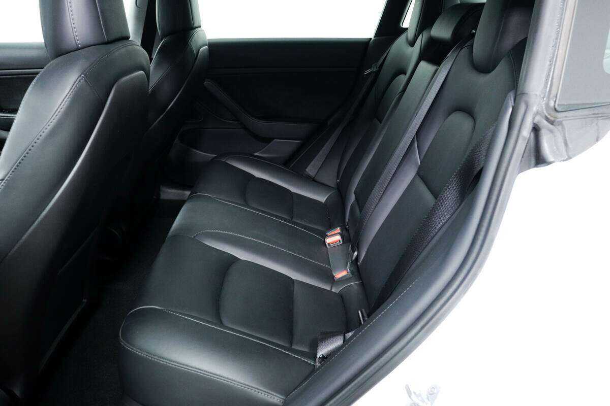 Tesla Model 3 с пробегом — 2019 год. Фото: #11