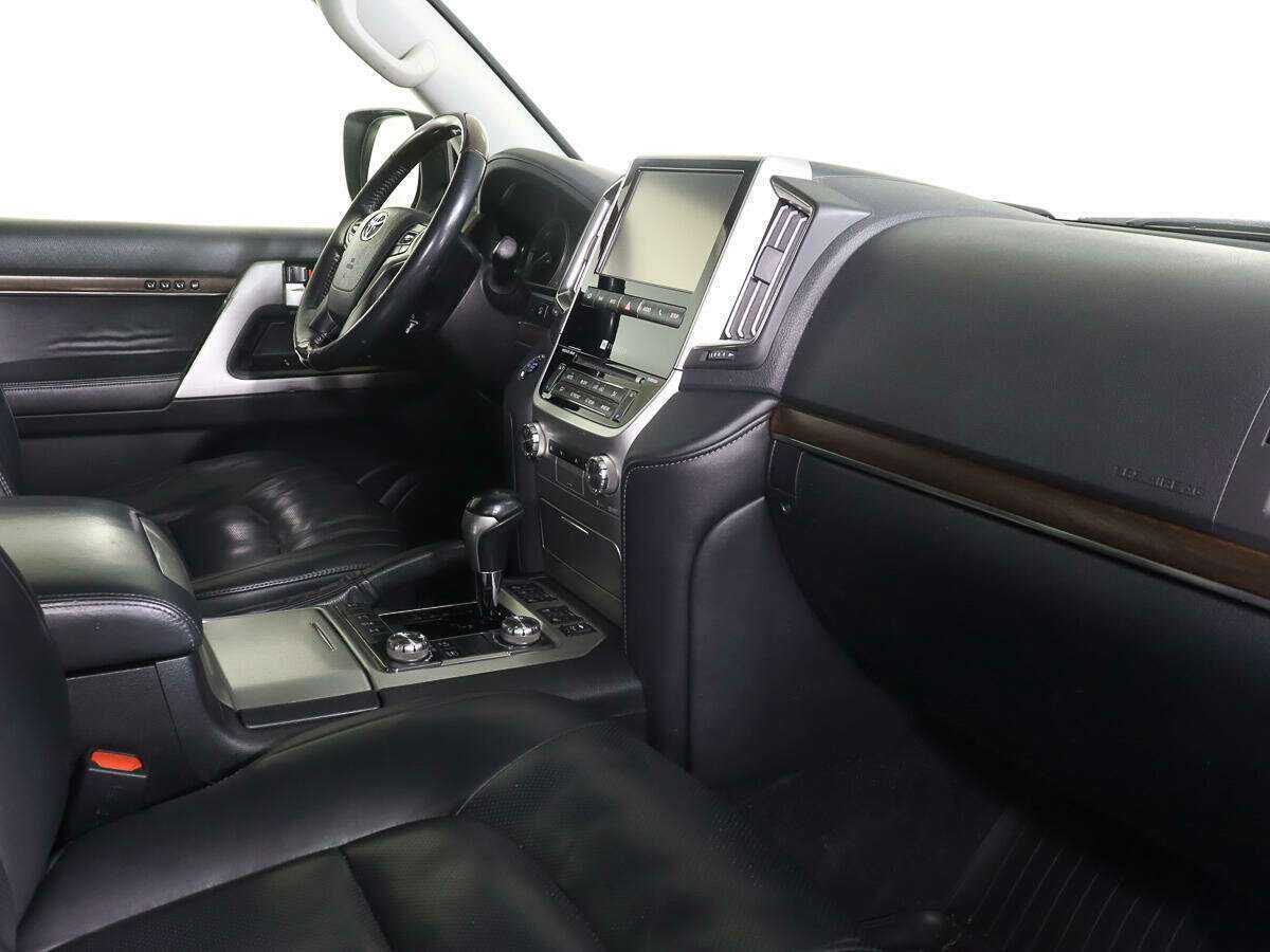 Toyota Land Cruiser с пробегом — 2015 год. Фото: #7