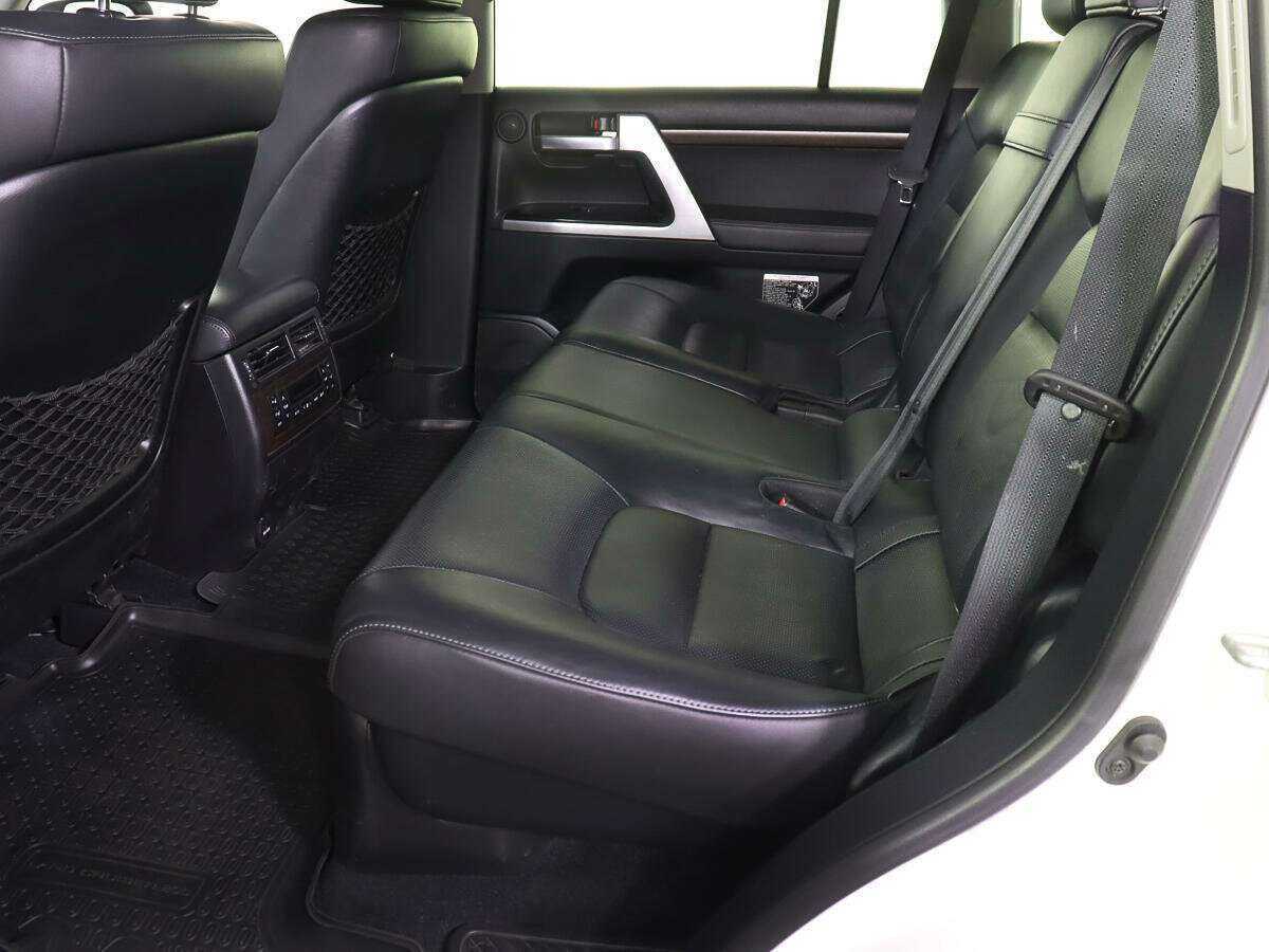 Toyota Land Cruiser с пробегом — 2015 год. Фото: #8