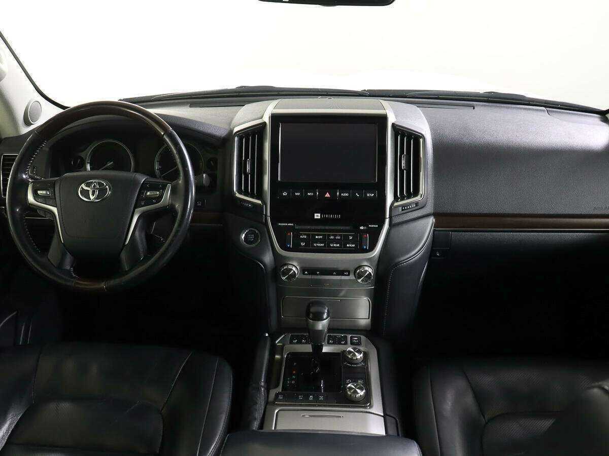Toyota Land Cruiser с пробегом — 2015 год. Фото: #10