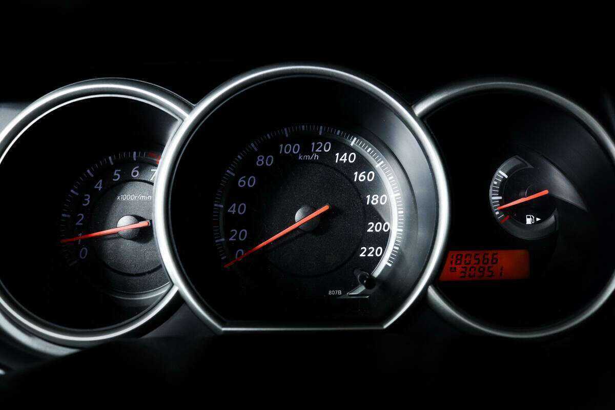 Nissan Tiida с пробегом — 2010 год. Фото: #9